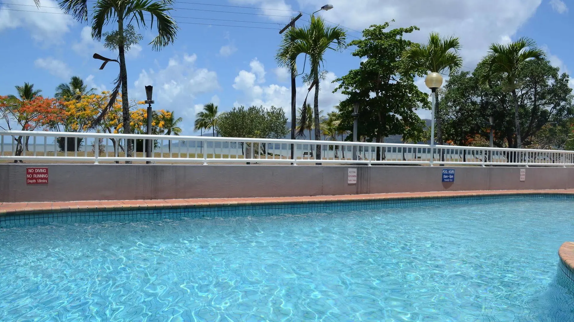 Acacia Court Hotel Cairns 4*,  Austrália